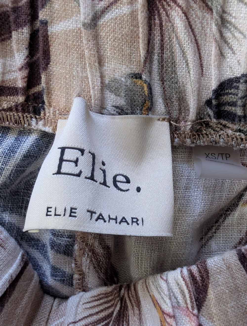 Elie Tahari Blush and Mauve Tropical Print Wide Leg Linen Pants - Picture 2 of 4